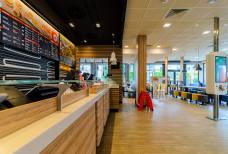 McDonald's Merano - Ordinazioni e sala ristorante