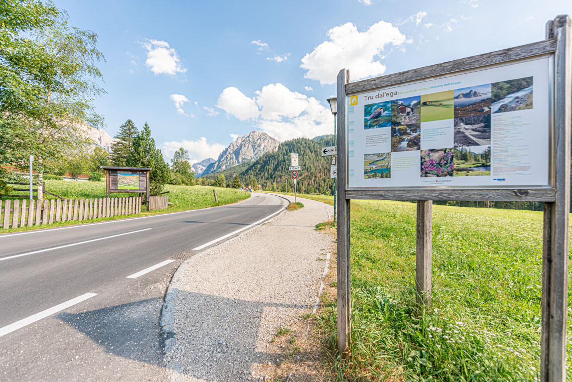 Percorso alternativo con 5 Smiley: Dal Centro Visite Parco Naturale Fanes Sennes Braies alla Spiaggetta Ciamaor lungo il marciapiede della Strada Val dai Tamersc