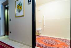 Barrierefreie Toilette im 1. Stockwerk