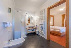 Hotel Teresa - Bad barrierefreies Zimmer Fanes