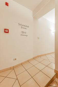 Zugang zum Hallenbad Hotel Vierbrunnenhof