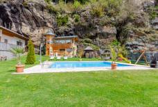 Piscina e giardino