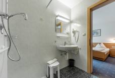 Alpenresidence - Bagno nella camera accessibile 1
