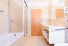 Appartements Steiner - Badezimmer Sonne