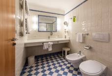 Hotel Kreuzbergpass - Bad im Zimmer 415