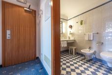 Hotel Kreuzbergpass - Bad im Zimmer 415