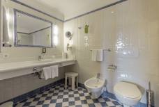 Hotel Kreuzbergpass - Bad im Zimmer 415