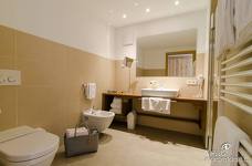 Alpenhotel Panorama: Barrierefreies Badezimmer