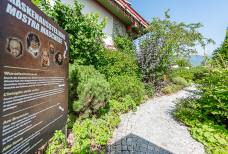 Museo dei presepi Maranatha - Rampa esterna per la mostra maschere