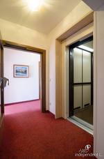 Pension Alexandres: Ascensore