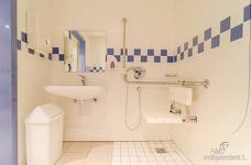 Alpinpool - Toilette im Umkleidebereich