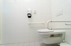 Palestra di arrampicata Salewa Cube - Bagno accessibile
