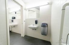 Palestra di arrampicata Salewa Cube - Bagno accessibile Salewa Bivac