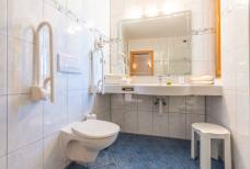 Moar's Hotel - Bad im Doppelzimmer 221