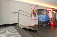 Cinema Stella: Rampa interna all'ingresso