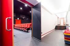 Cinema Stella: scale per il bagno