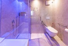 Tratterhof - Mountain Sky Hotel - Badezimmer Panorama suite Dolomites