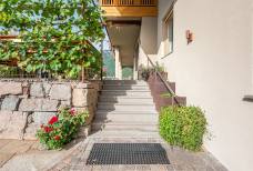 Agriturismo Preglhof - Scala di accesso alternativa accanto alla rampa di accesso