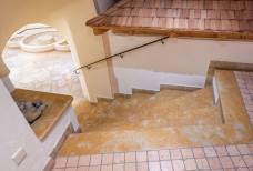Treppen zum Saunabereich