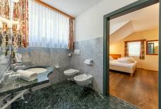 Hotel Gassenwirt - Bagno della camera accessibile 313