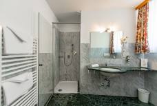 Hotel Gassenwirt - Bagno della camera accessibile 313