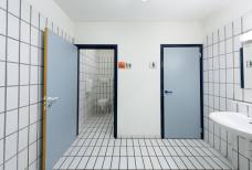 Hallenbad Meranarena - Toilette Tribüne