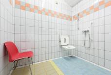 Hallenbad Meranarena - Toiletten für Besucher mit Behinderungen