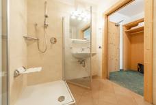 Wirtshaushotel Alpenrose - Bad im Zimmer 105