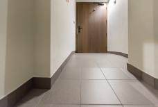 Zugangsrampe vom Aufzug 140x110 cm zum Untergeschoss -1 (barrierefreies Zimmer, barrierefreie Toilette, Aufzug 120x80 cm)