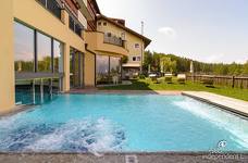Hotel Falzeben Merano 2000 - Schwimmbad und Liegewiese